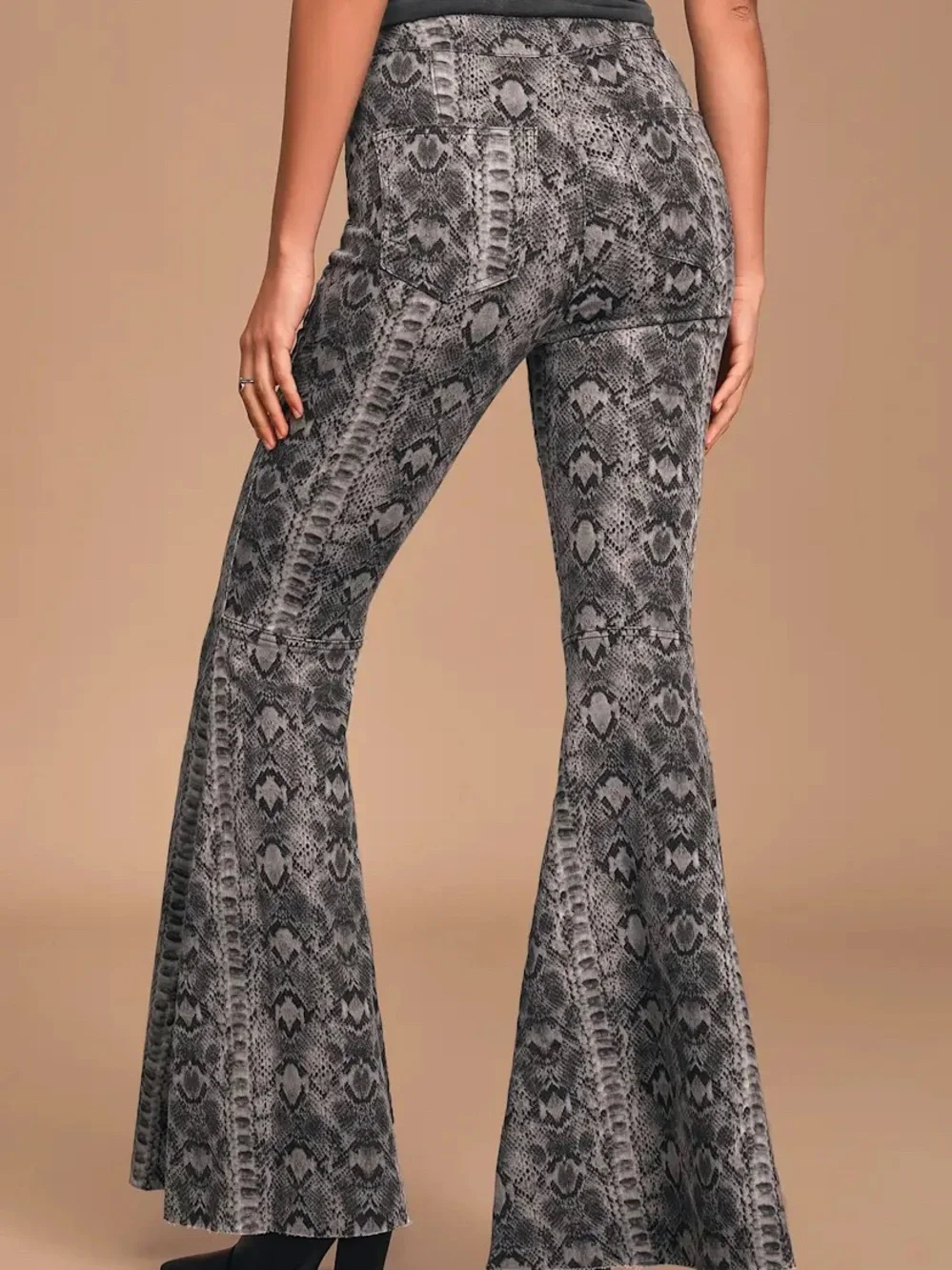 We The Free Women’s Just Float On High Waisted Snakeskin Flare Jeans 24 FP